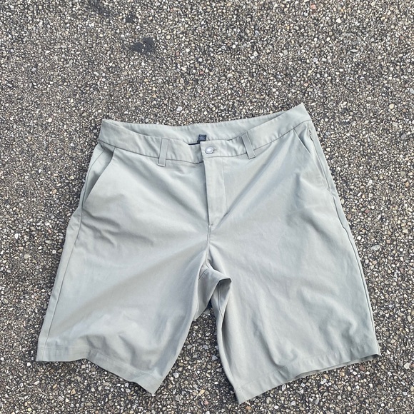 Lululemon Athletica Light Gray Men's Shorts - Picture 1 of 4